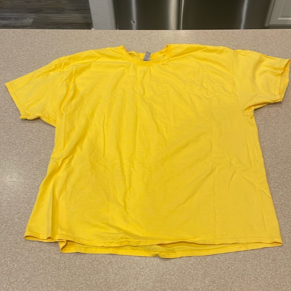 men’s Gildan yellow t-shirt 3XL.